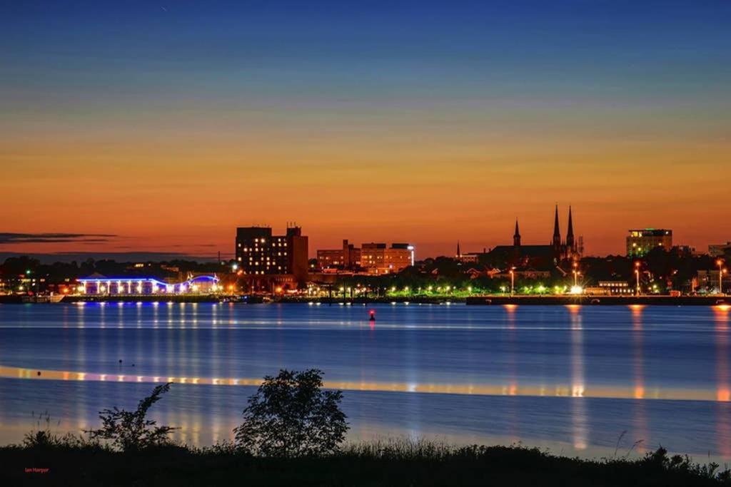 Scenic Harbour View House Waterfront Apartment Stratford Екстериор снимка